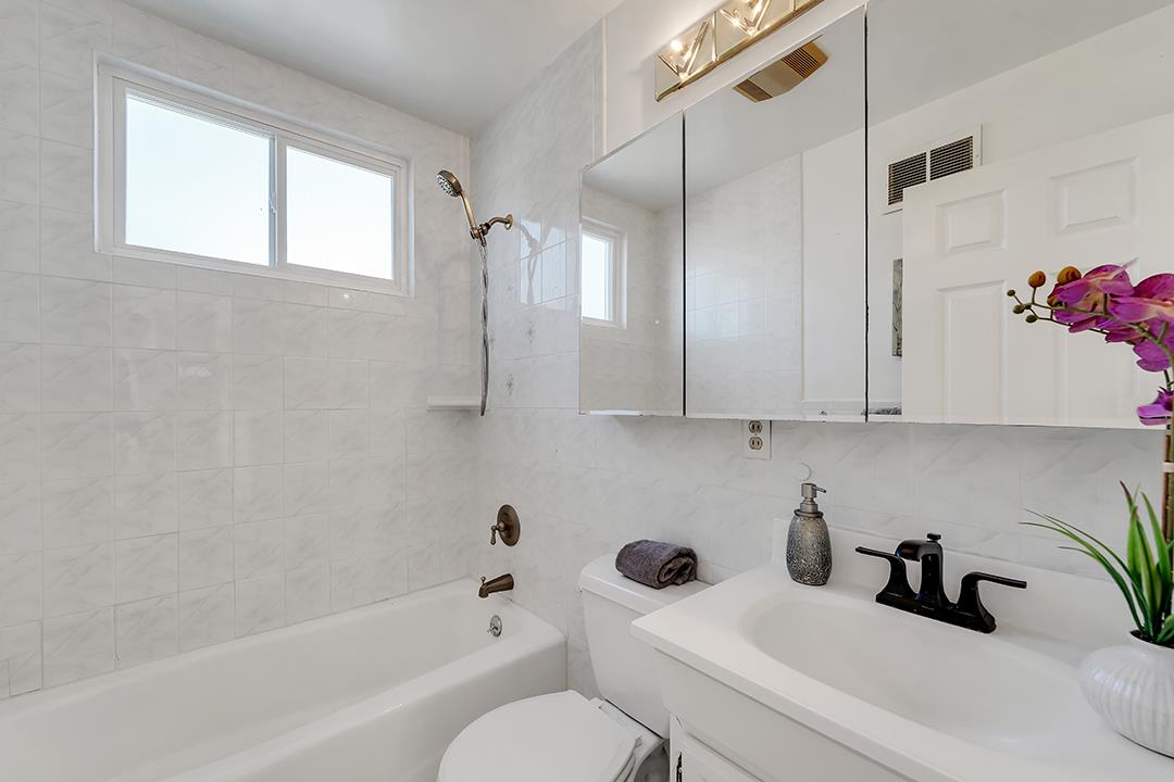 1210 Sleepy Hollow Lane