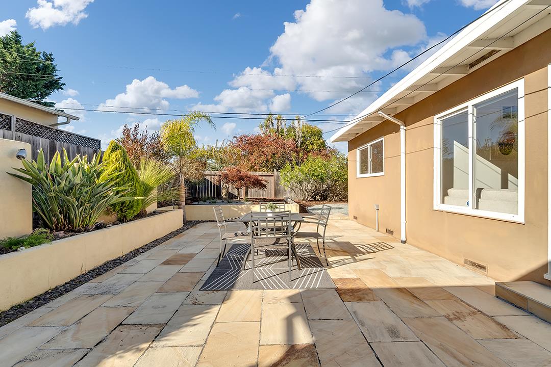 1210 Sleepy Hollow Lane