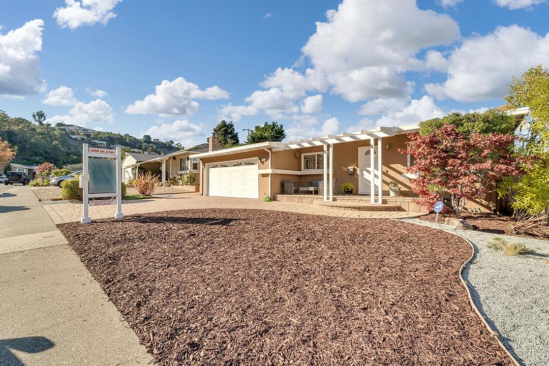 1210 Sleepy Hollow Lane