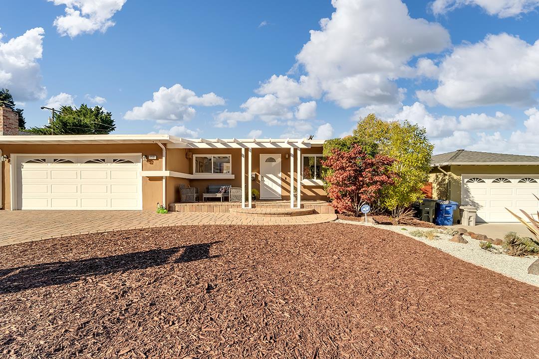 1210 Sleepy Hollow Lane