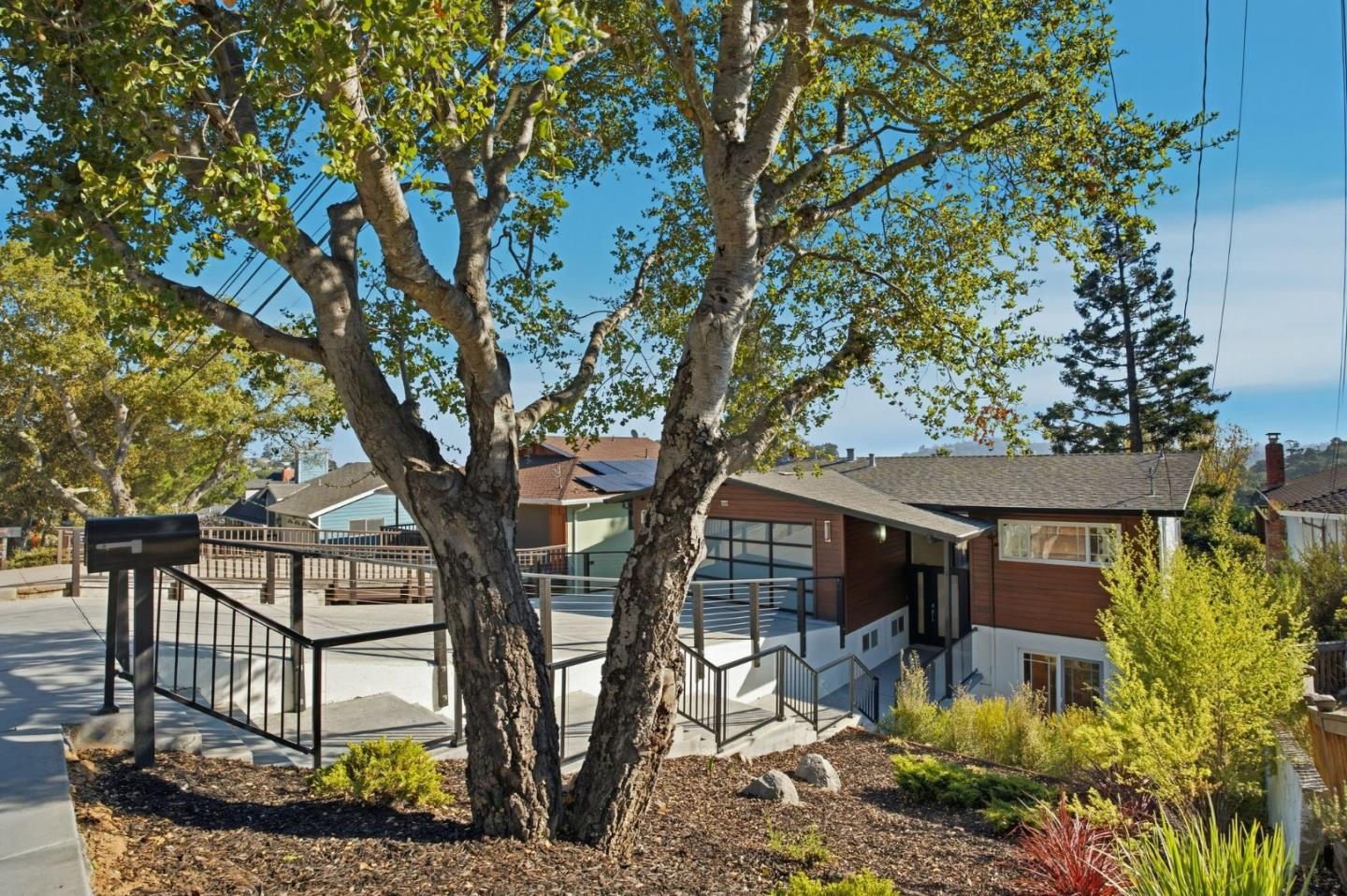 2109 Cipriani Boulevard