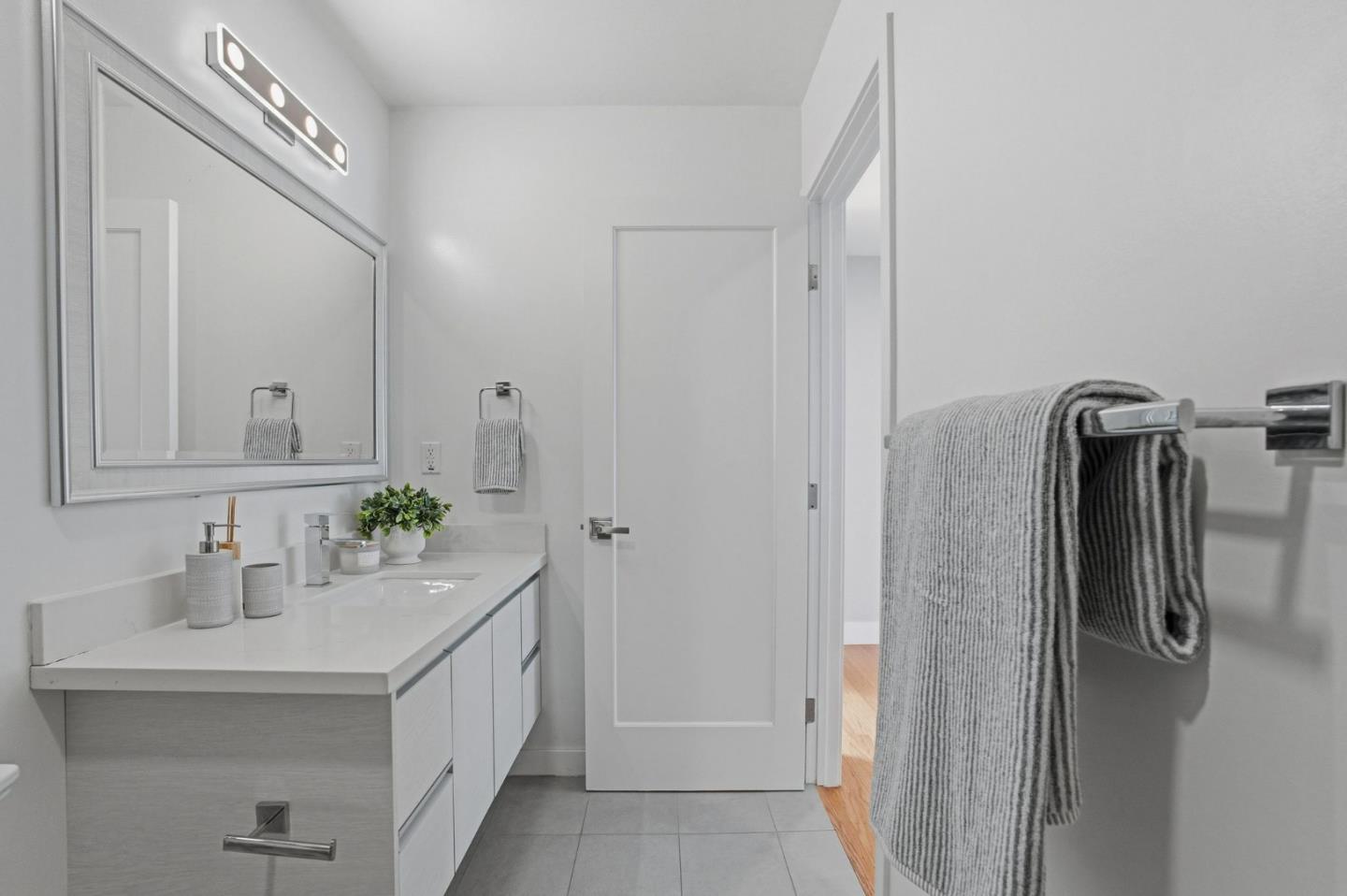 2109 Cipriani Boulevard