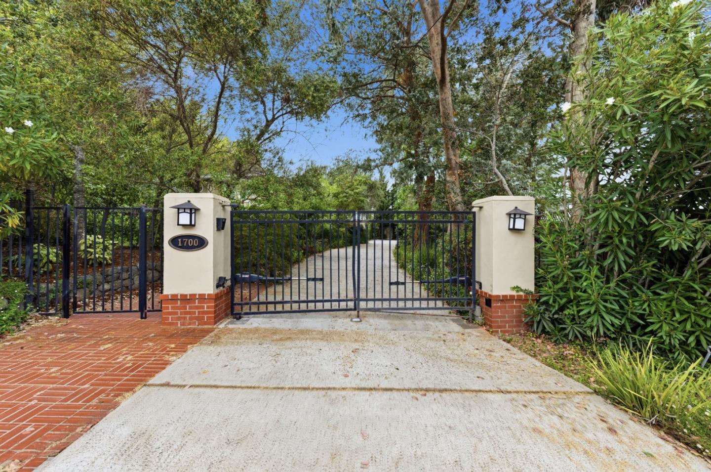1700 Pine Knoll Drive
