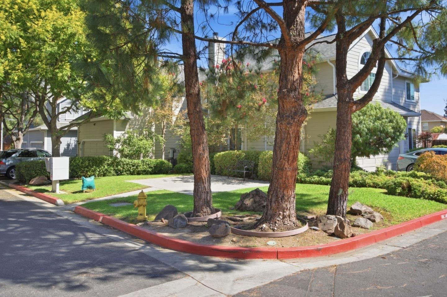 136 Redding RD
