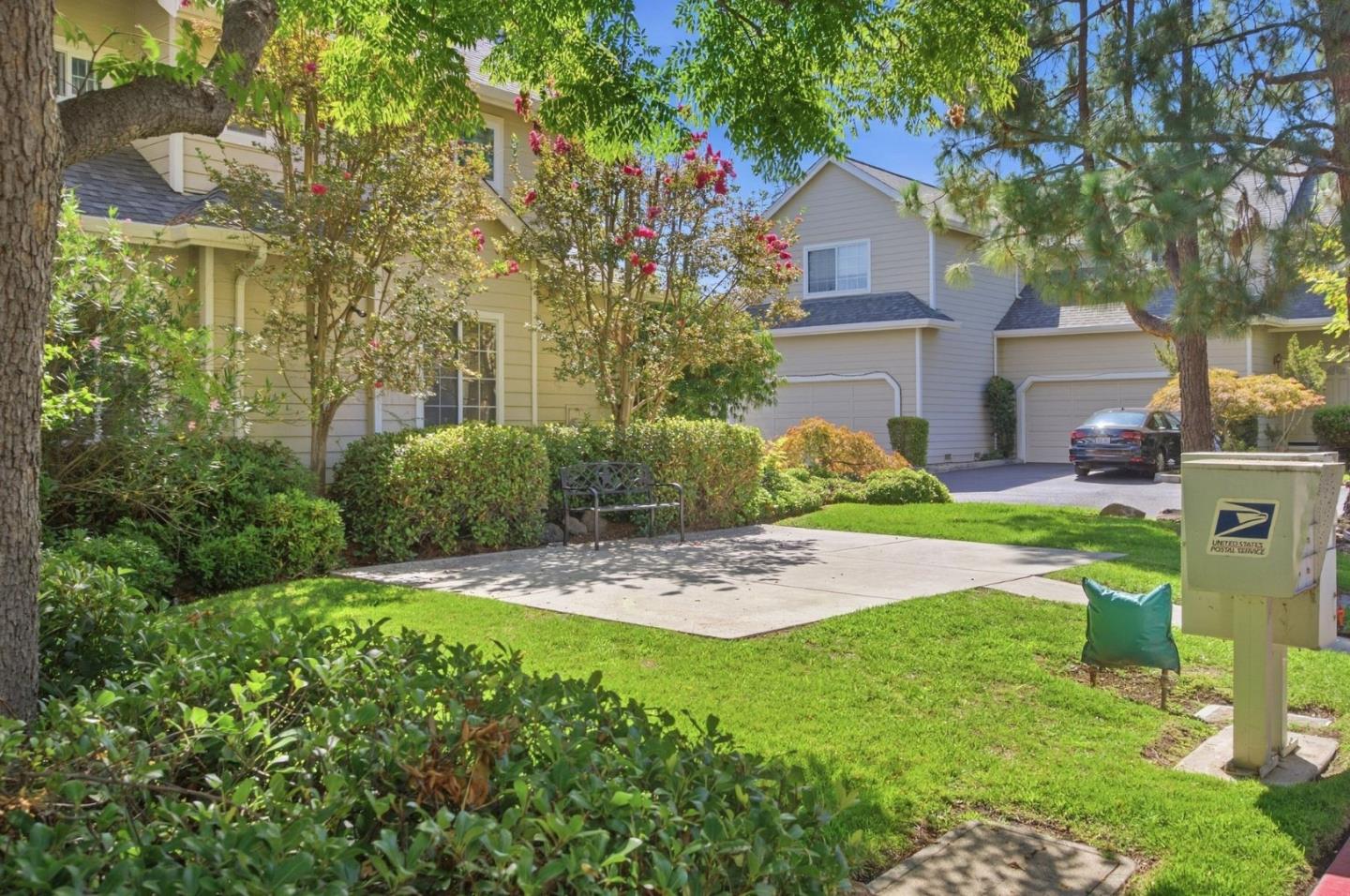 136 Redding RD