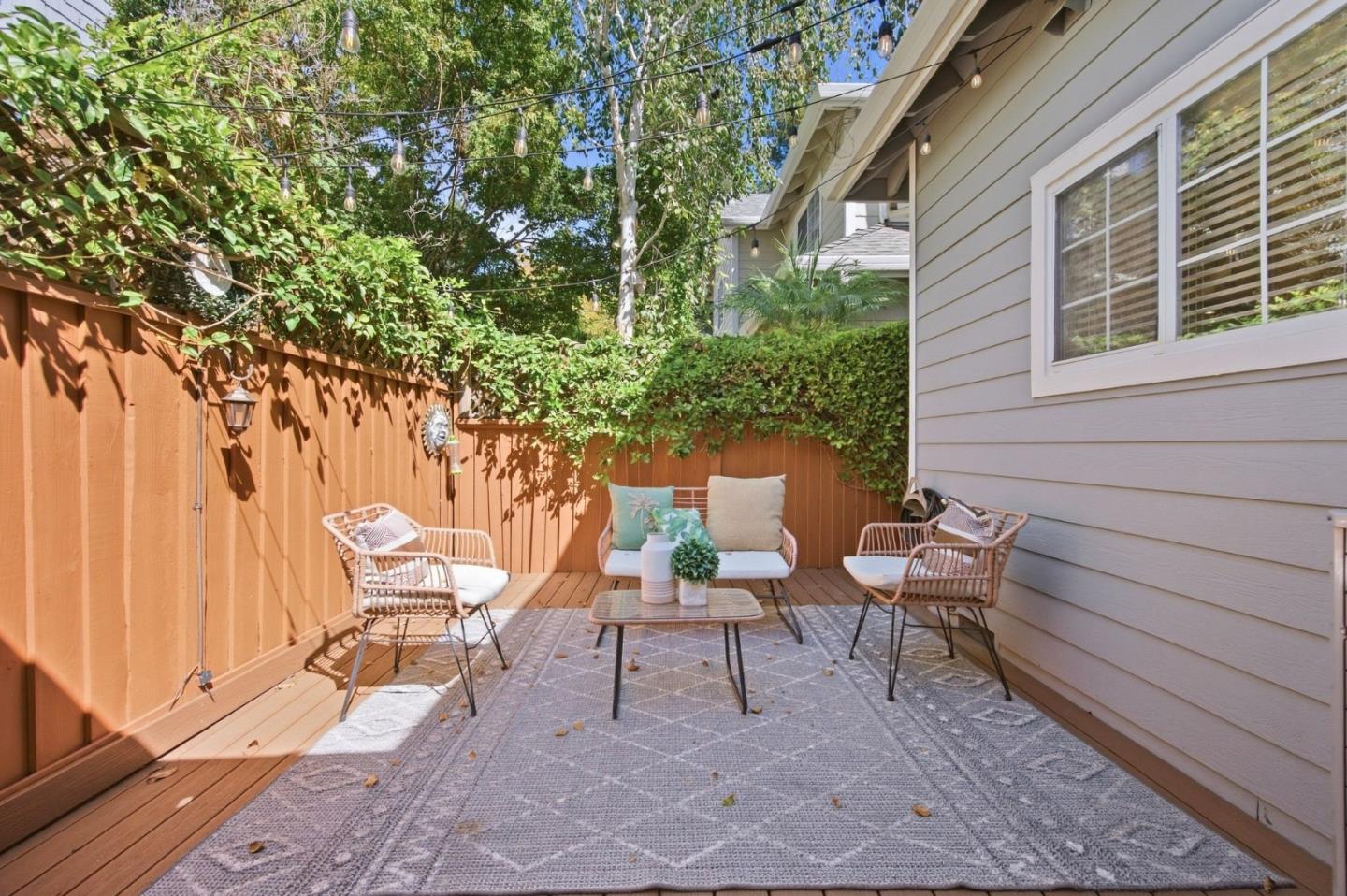 136 Redding RD