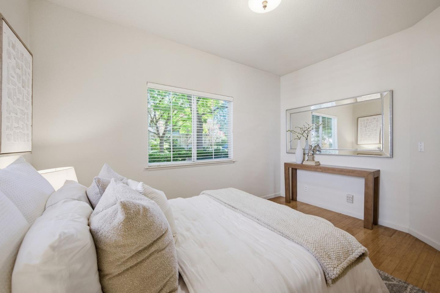 136 Redding RD