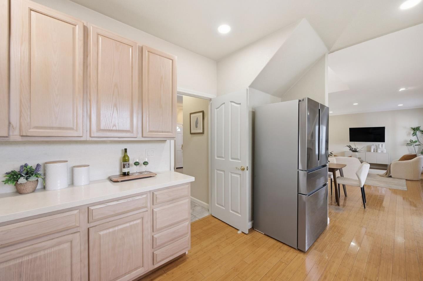 136 Redding RD