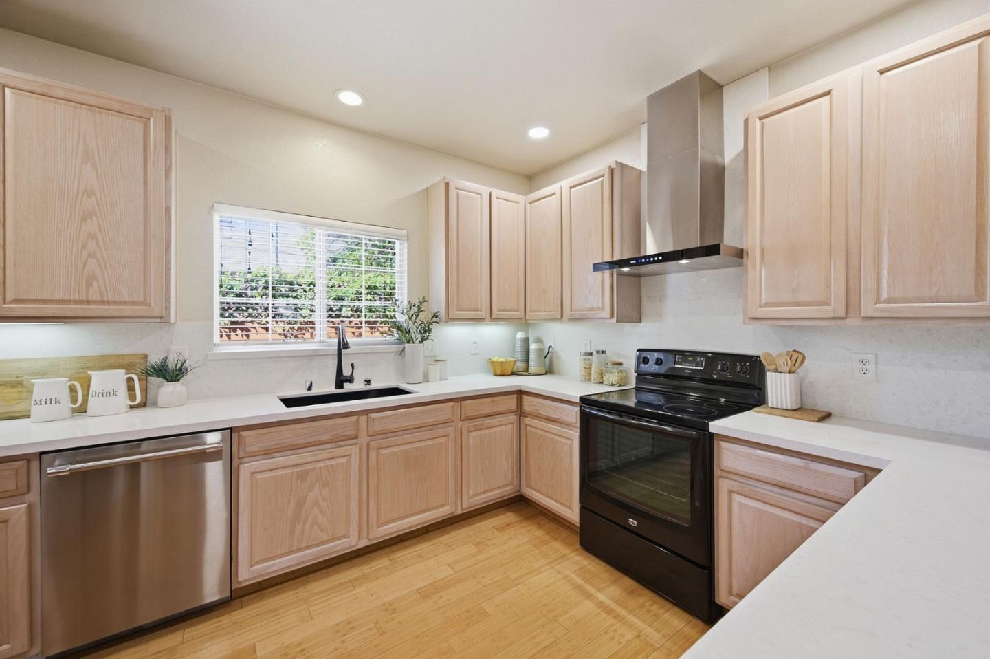 136 Redding RD