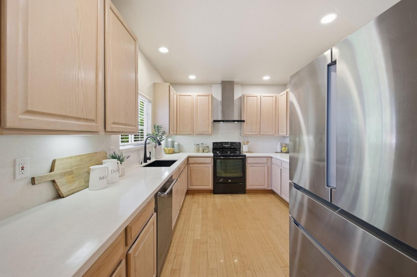 136 Redding RD