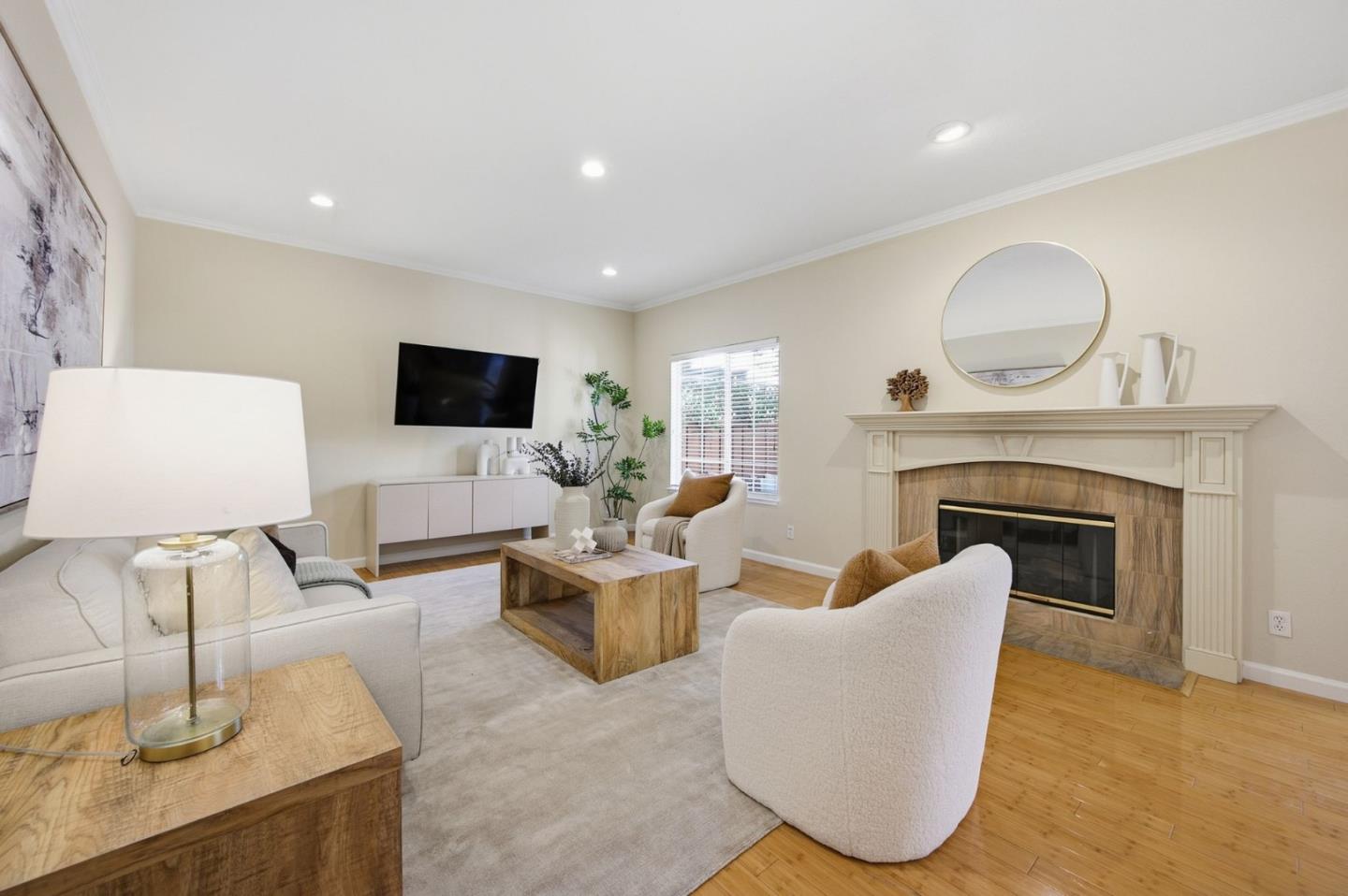 136 Redding RD