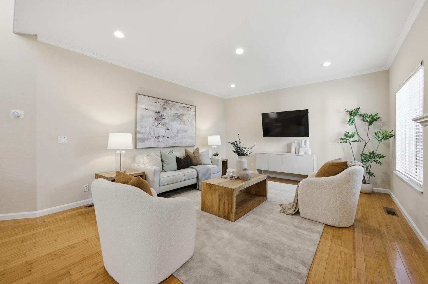 136 Redding RD