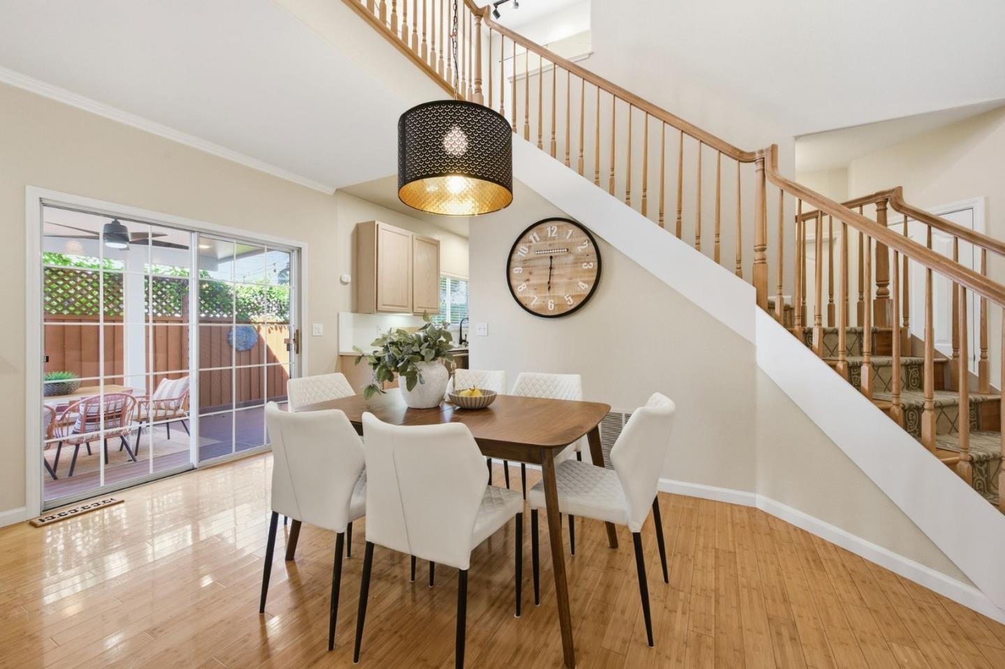136 Redding RD