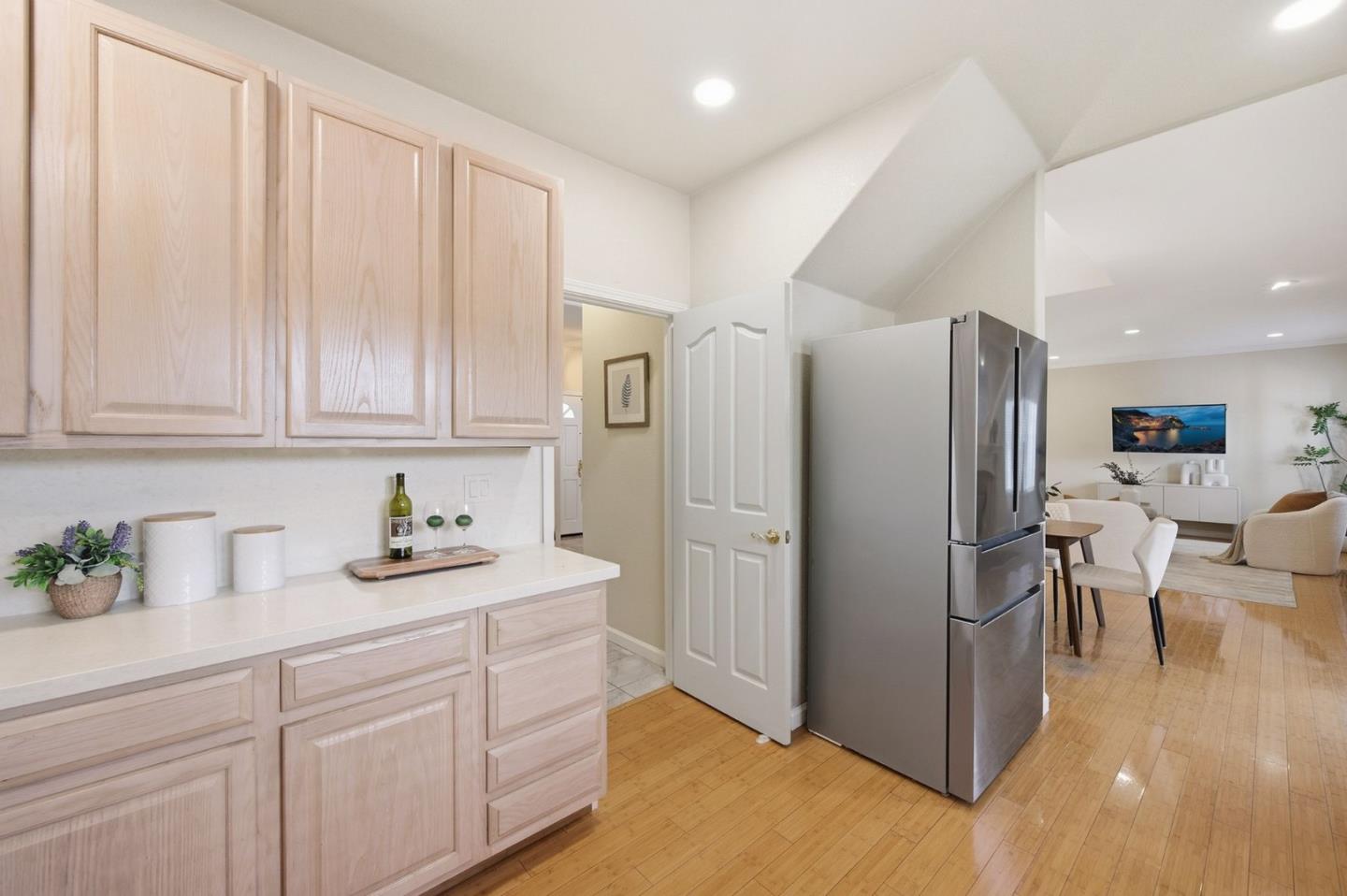 136 Redding RD