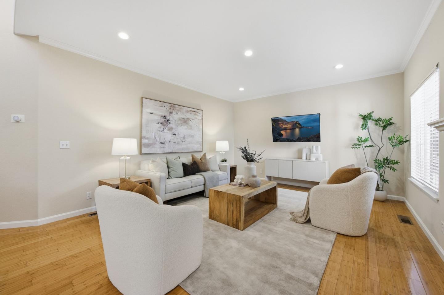 136 Redding RD