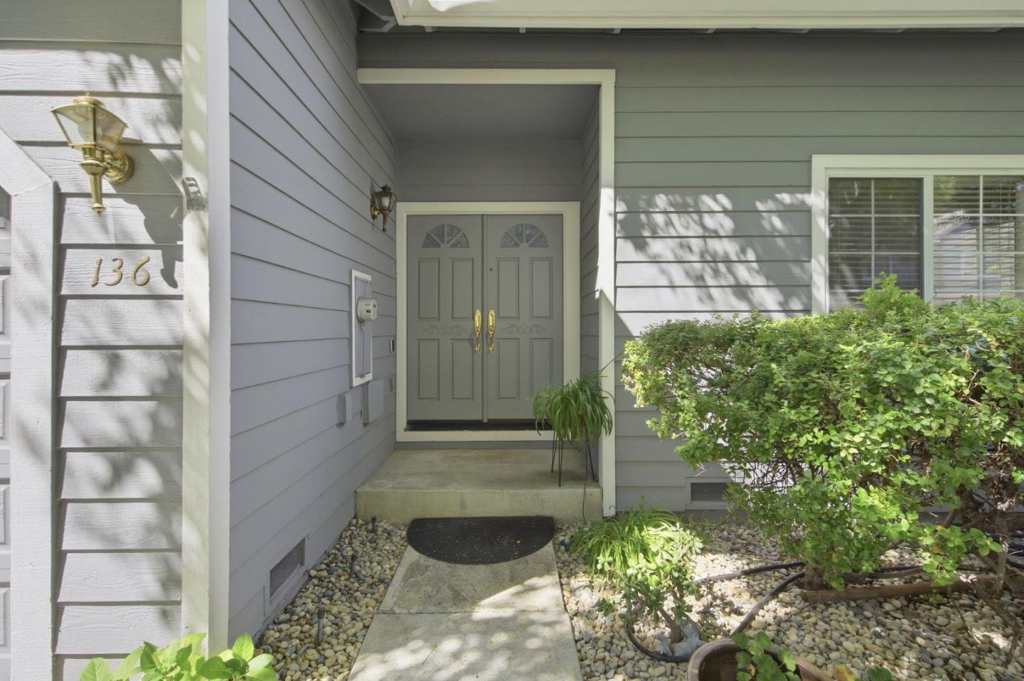 136 Redding RD