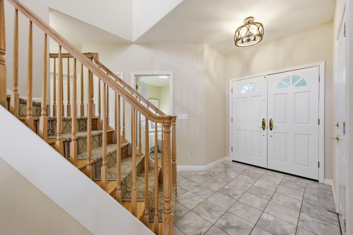 136 Redding RD