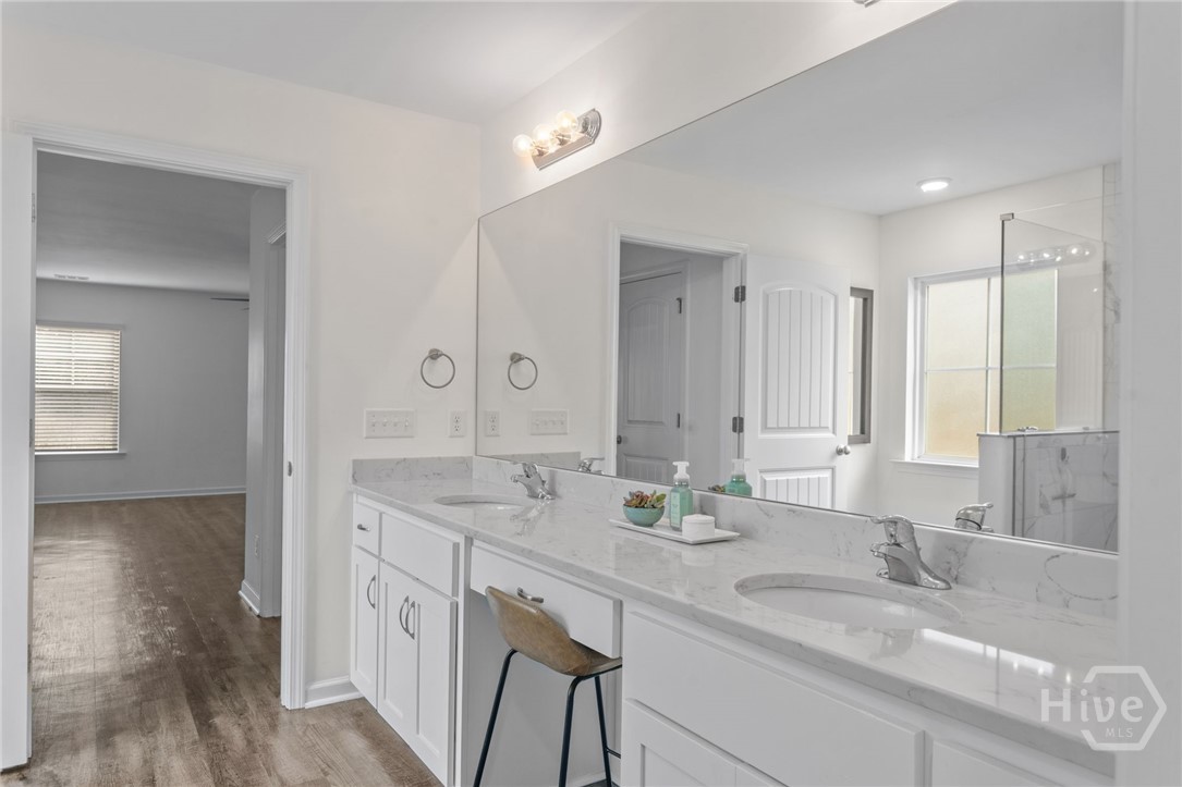 109 E Long Street