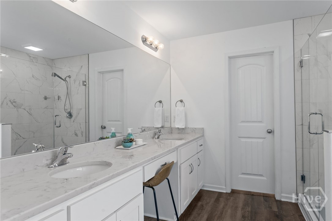 109 E Long Street