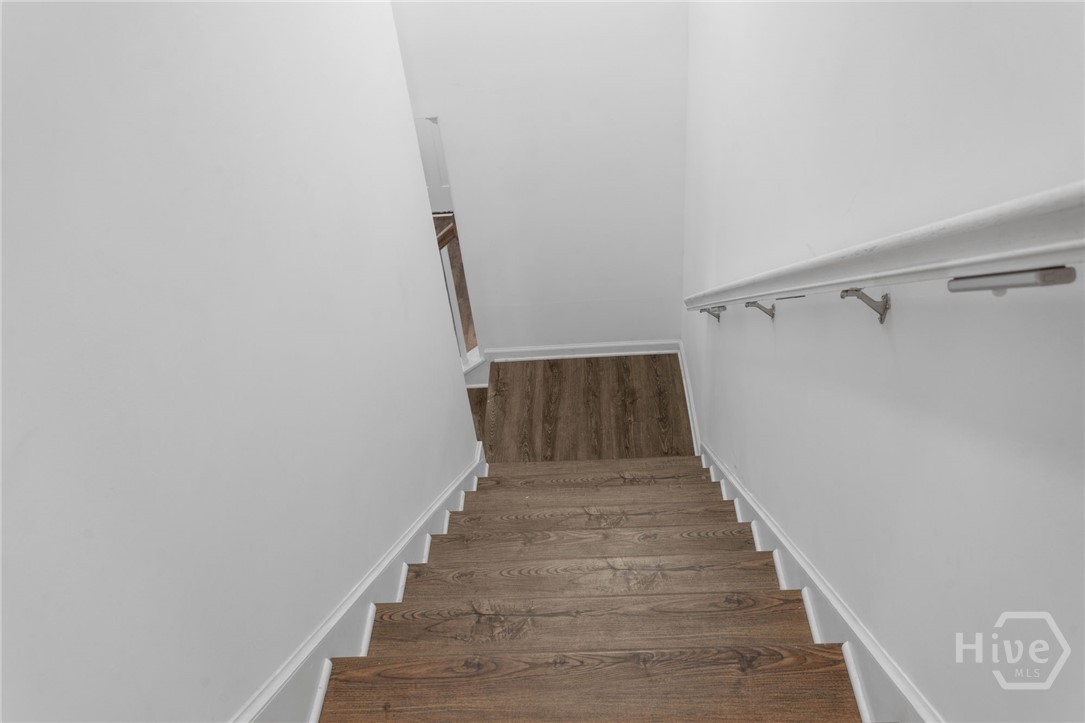 109 E Long Street