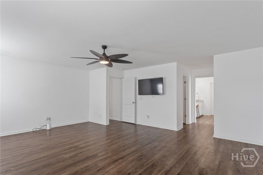 109 E Long Street