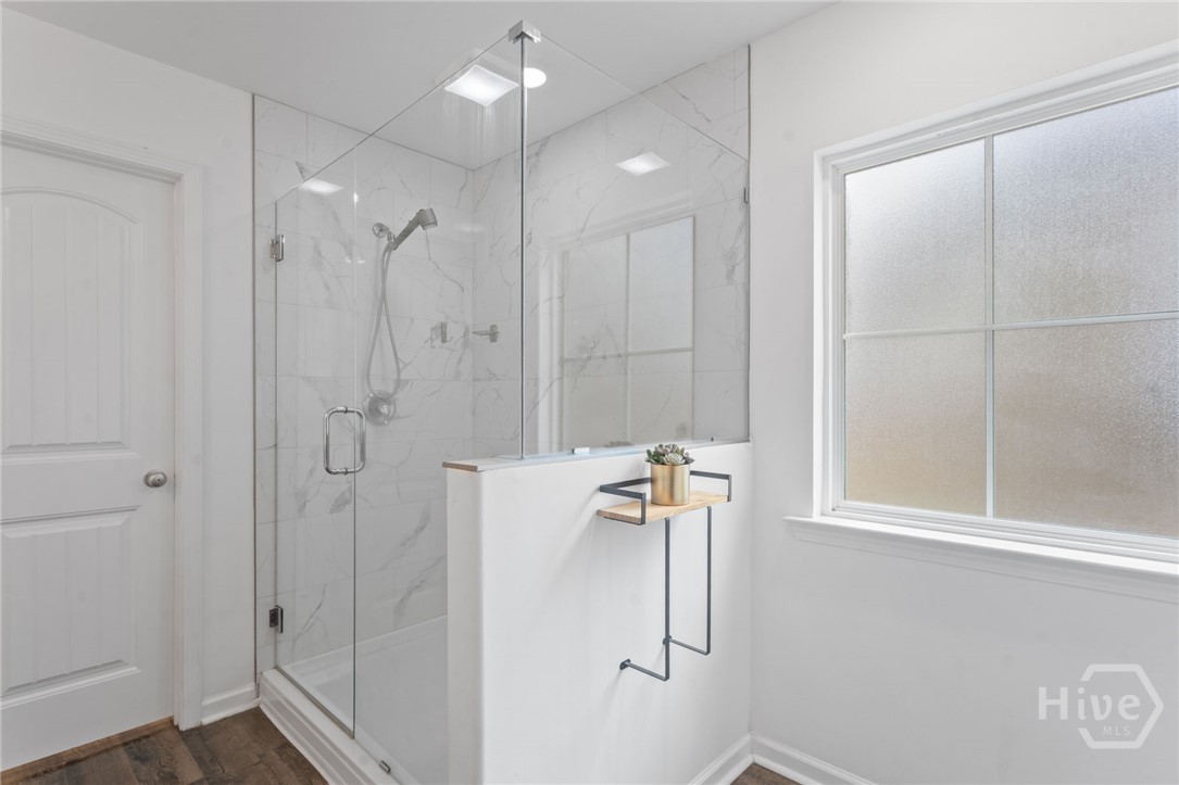 109 E Long Street