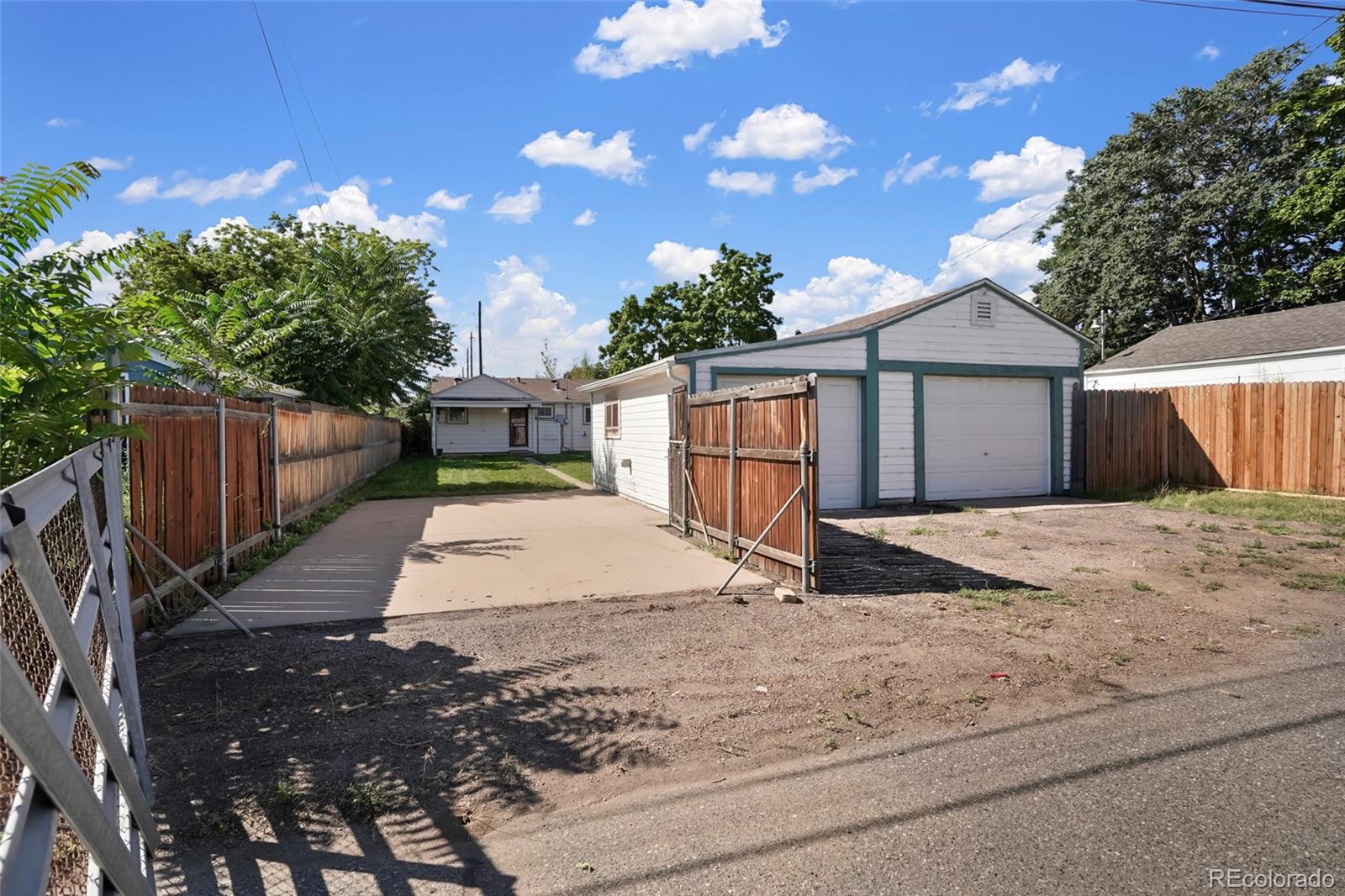 2115 W Elk Place