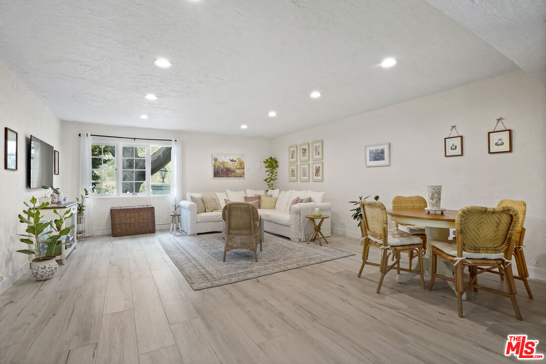 6611 Portshead Rd