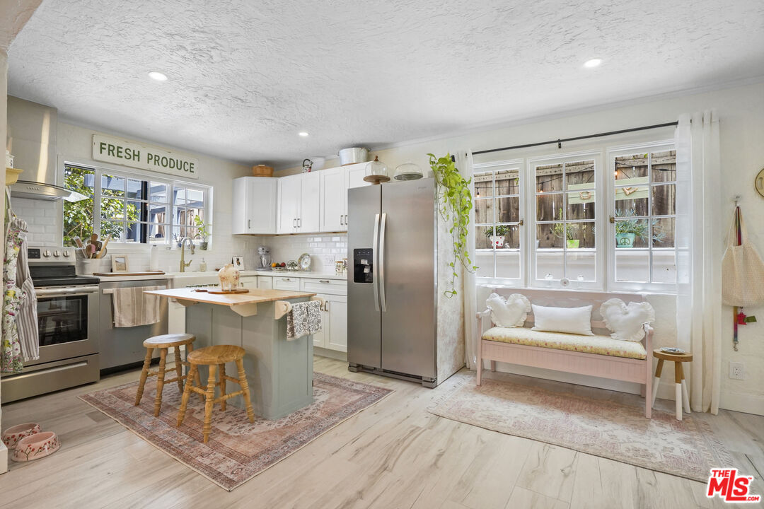 6611 Portshead Rd