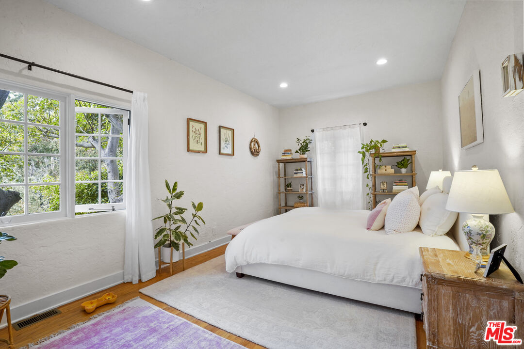 6611 Portshead Rd