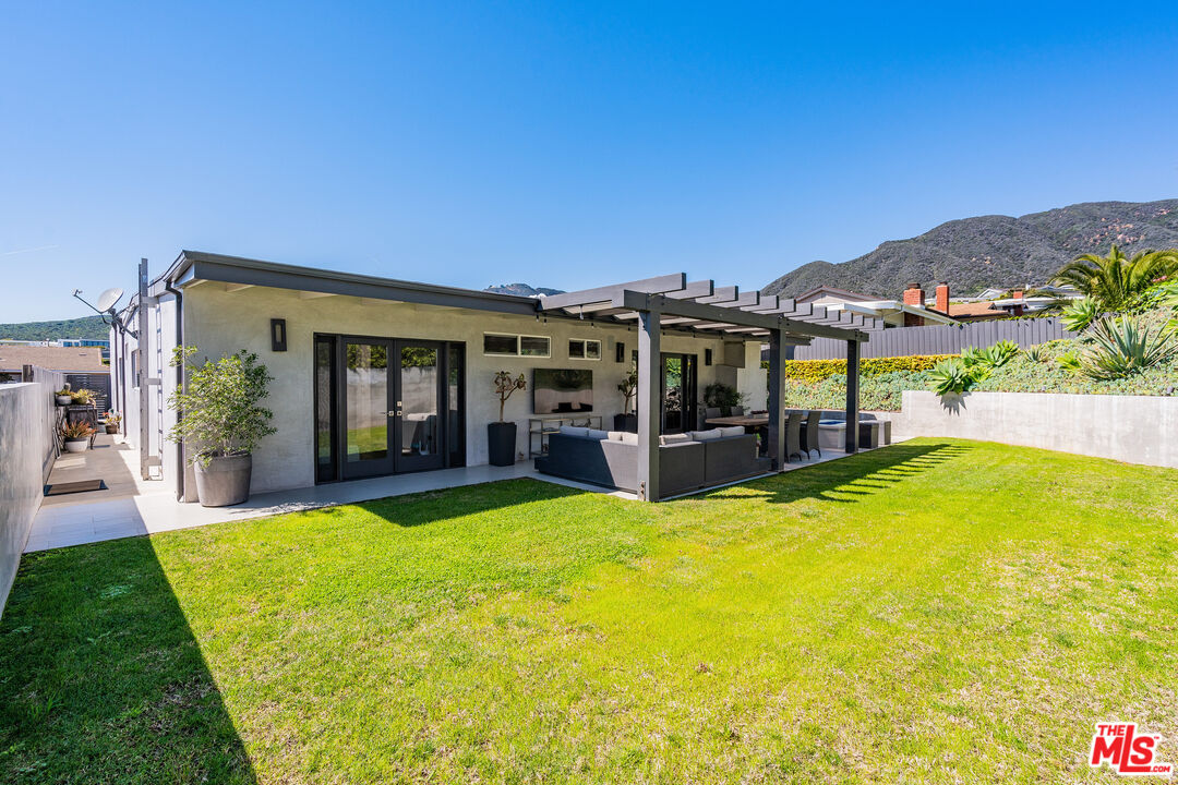 3742 Seahorn Dr