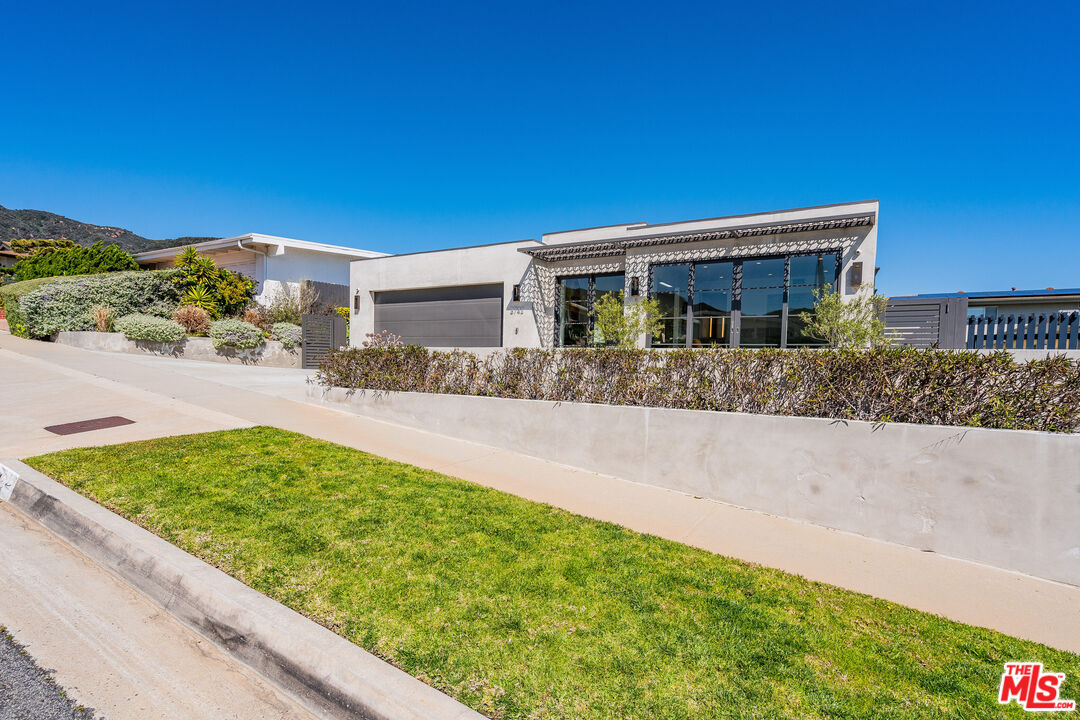 3742 Seahorn Dr