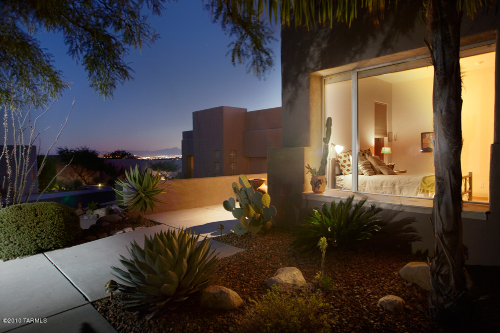 6317 N Ventana View Place