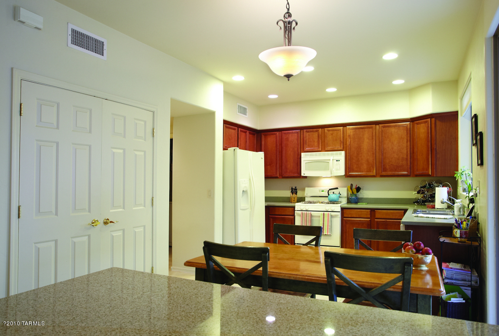 3484 N Paseo De San Agustin