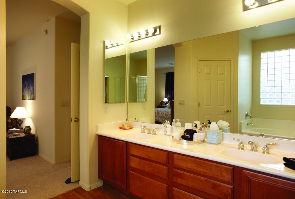 3484 N Paseo De San Agustin