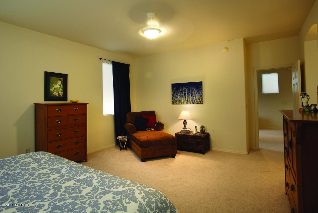 3484 N Paseo De San Agustin