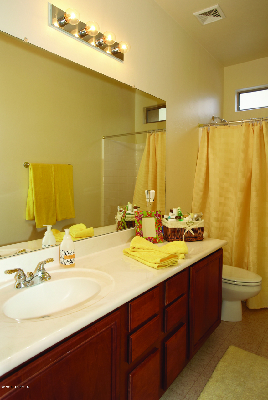 3484 N Paseo De San Agustin