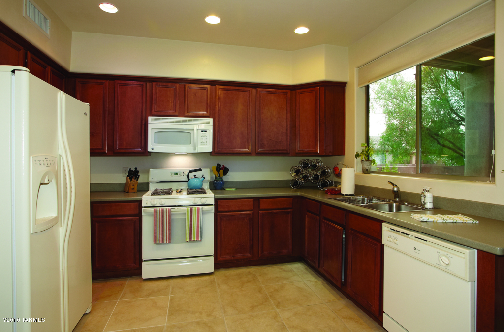 3484 N Paseo De San Agustin