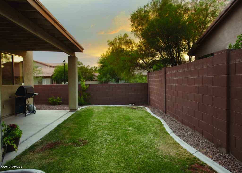 3484 N Paseo De San Agustin