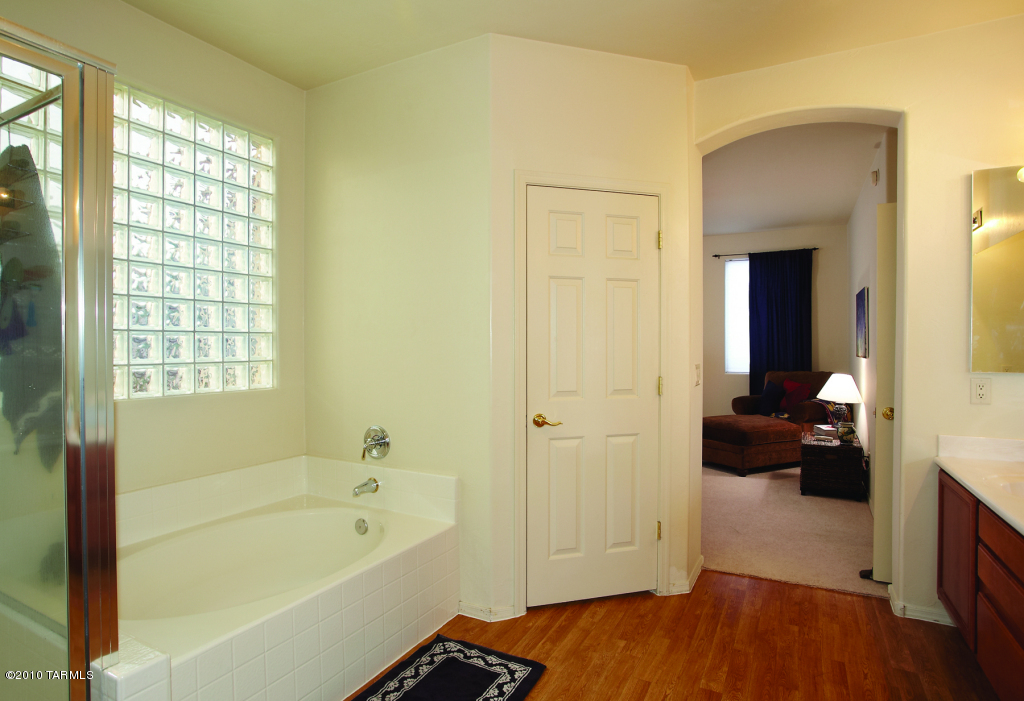3484 N Paseo De San Agustin