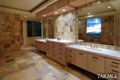 2304 E Sentry Ridge Court