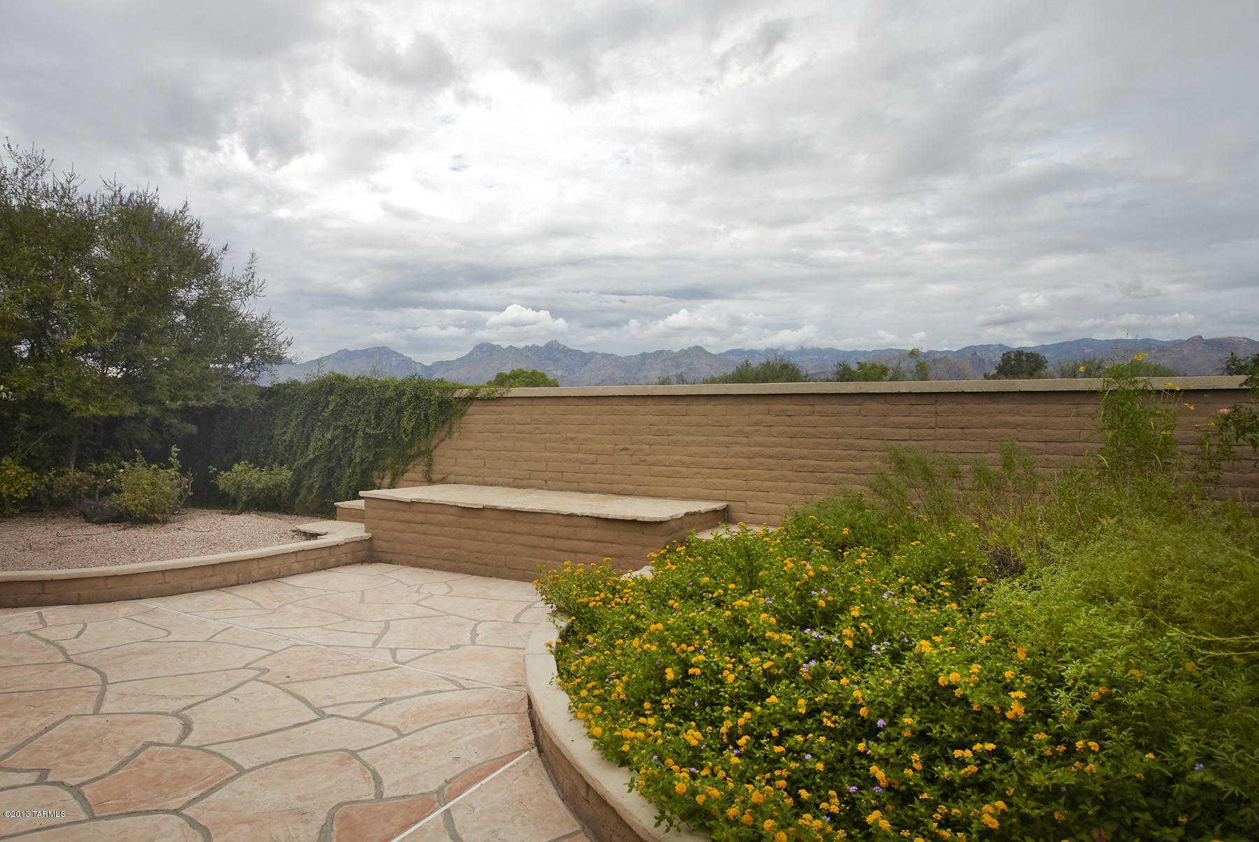 8951 E Seneca Street