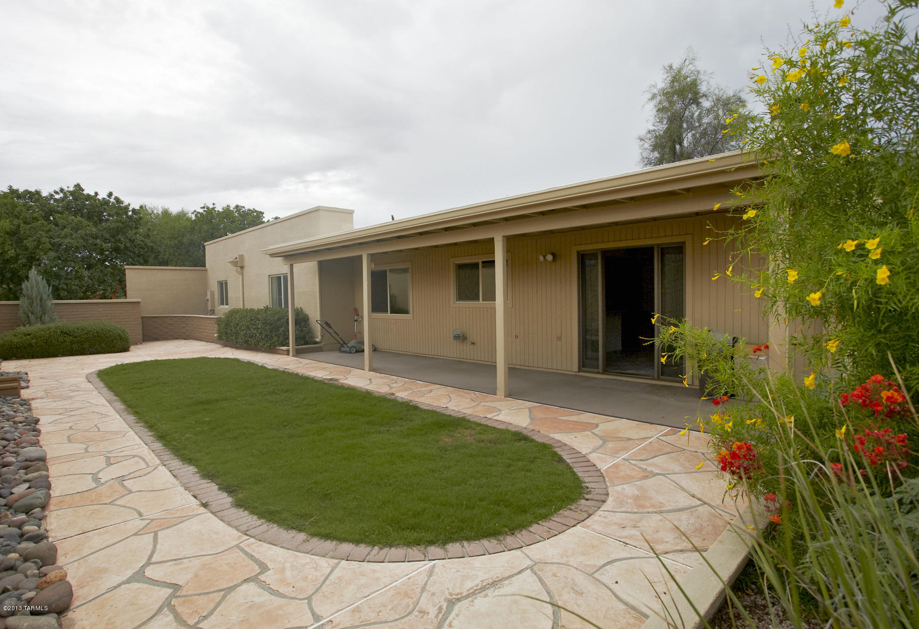 8951 E Seneca Street