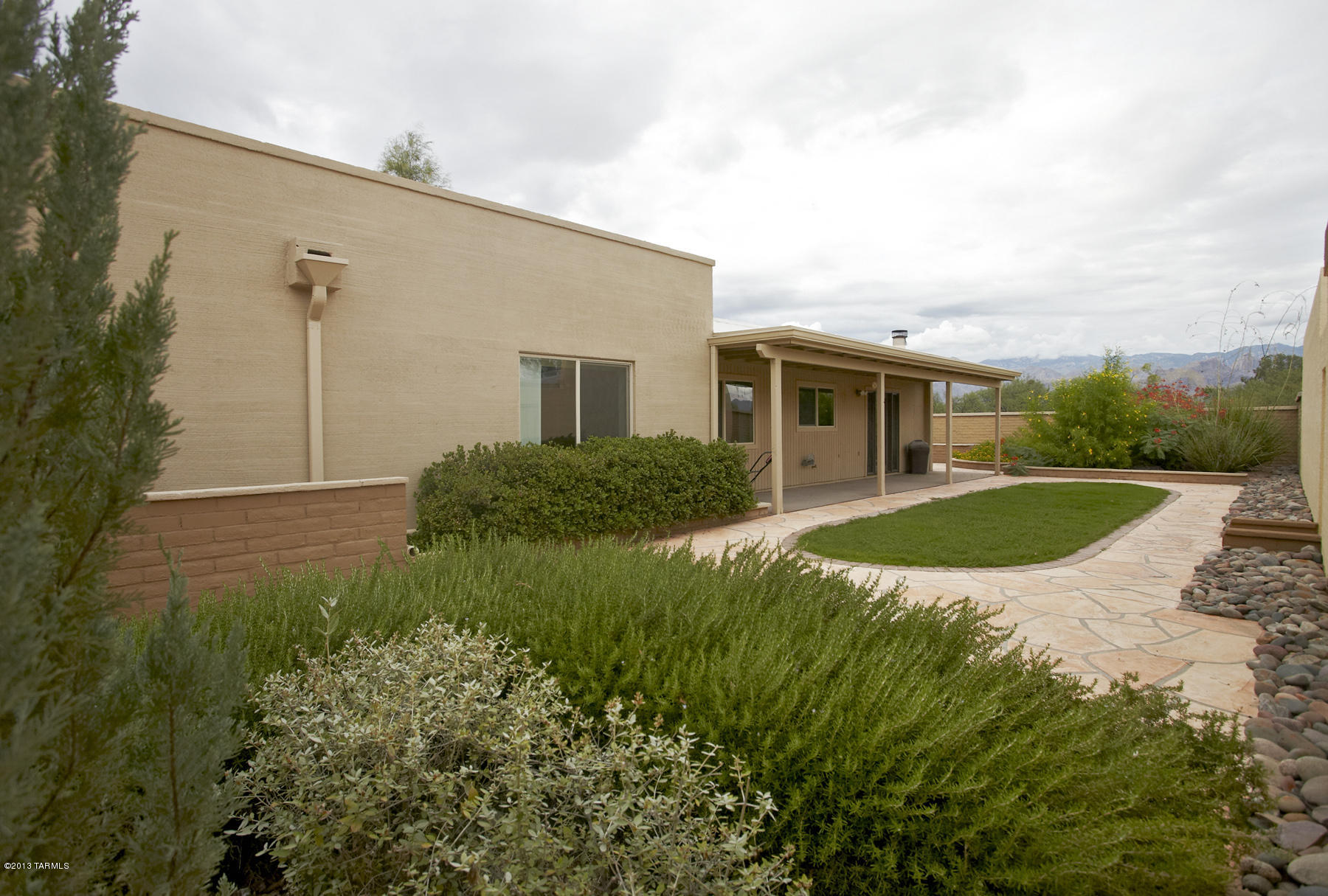 8951 E Seneca Street