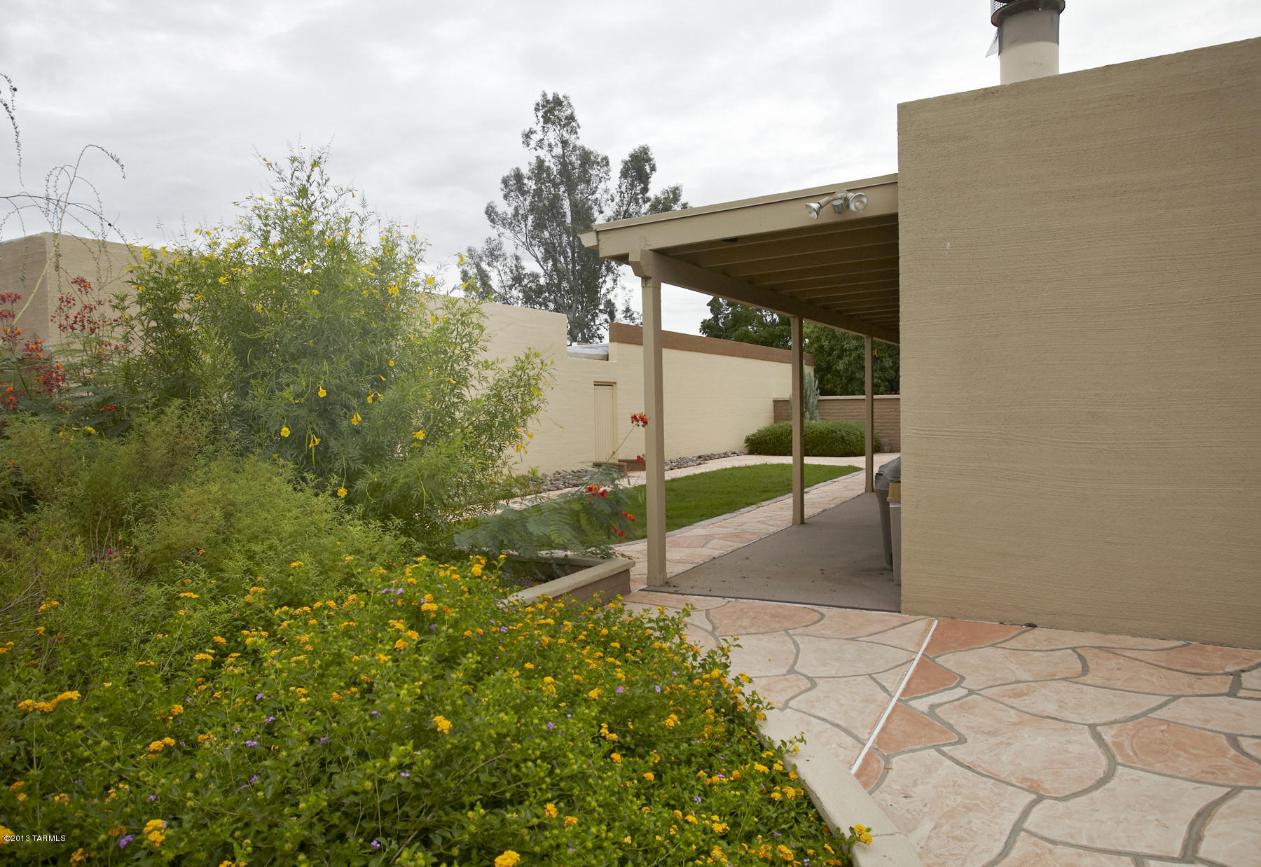 8951 E Seneca Street