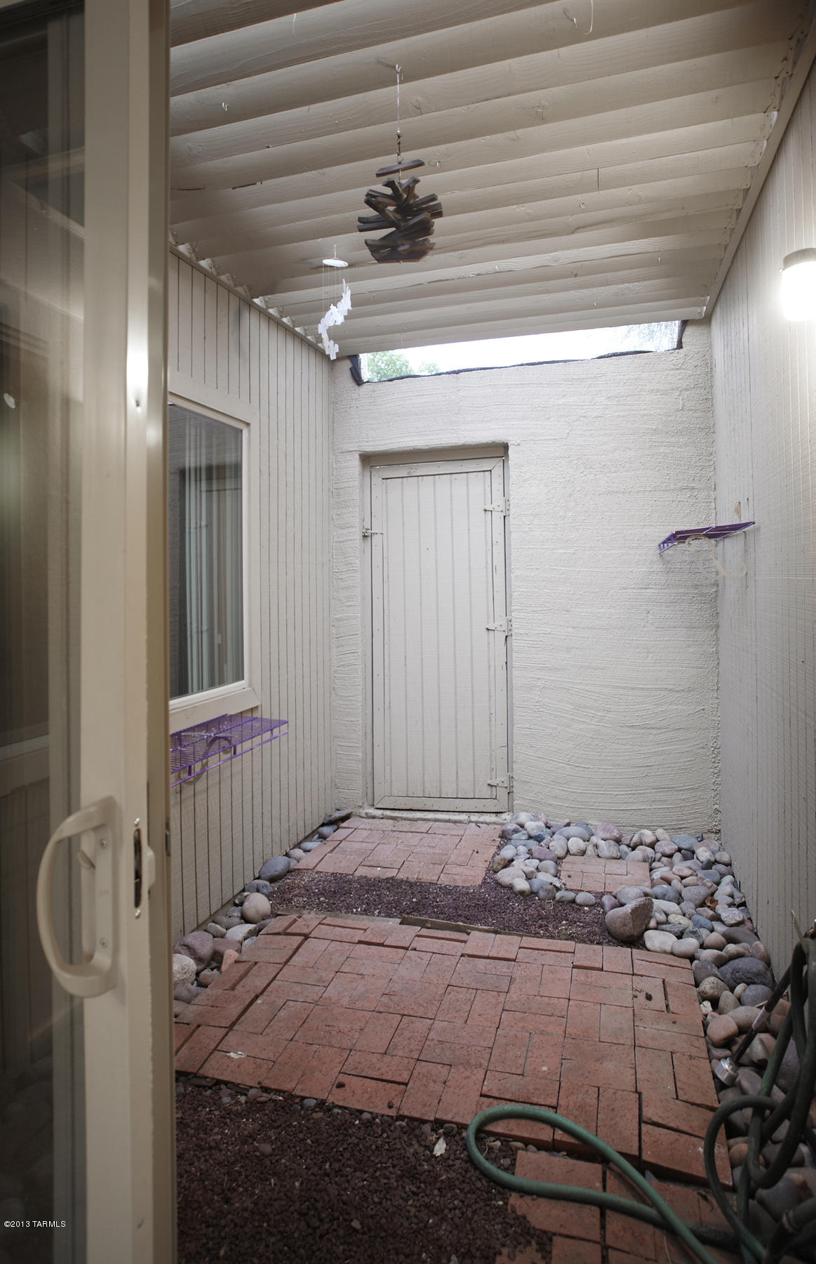 8951 E Seneca Street