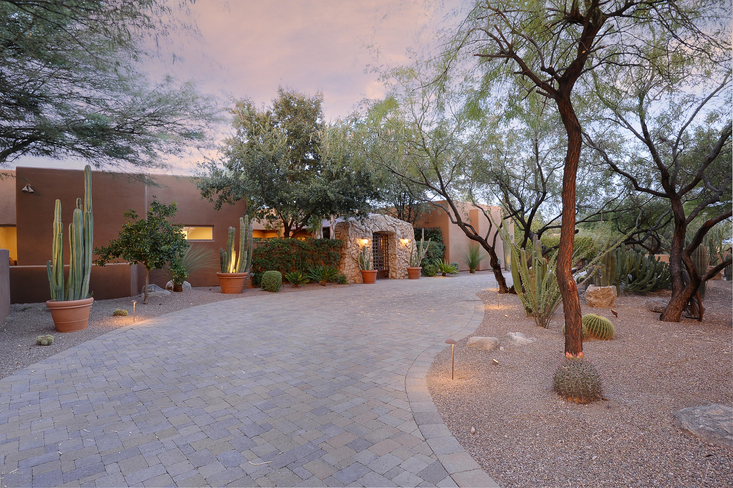 6190 N Hototo Place