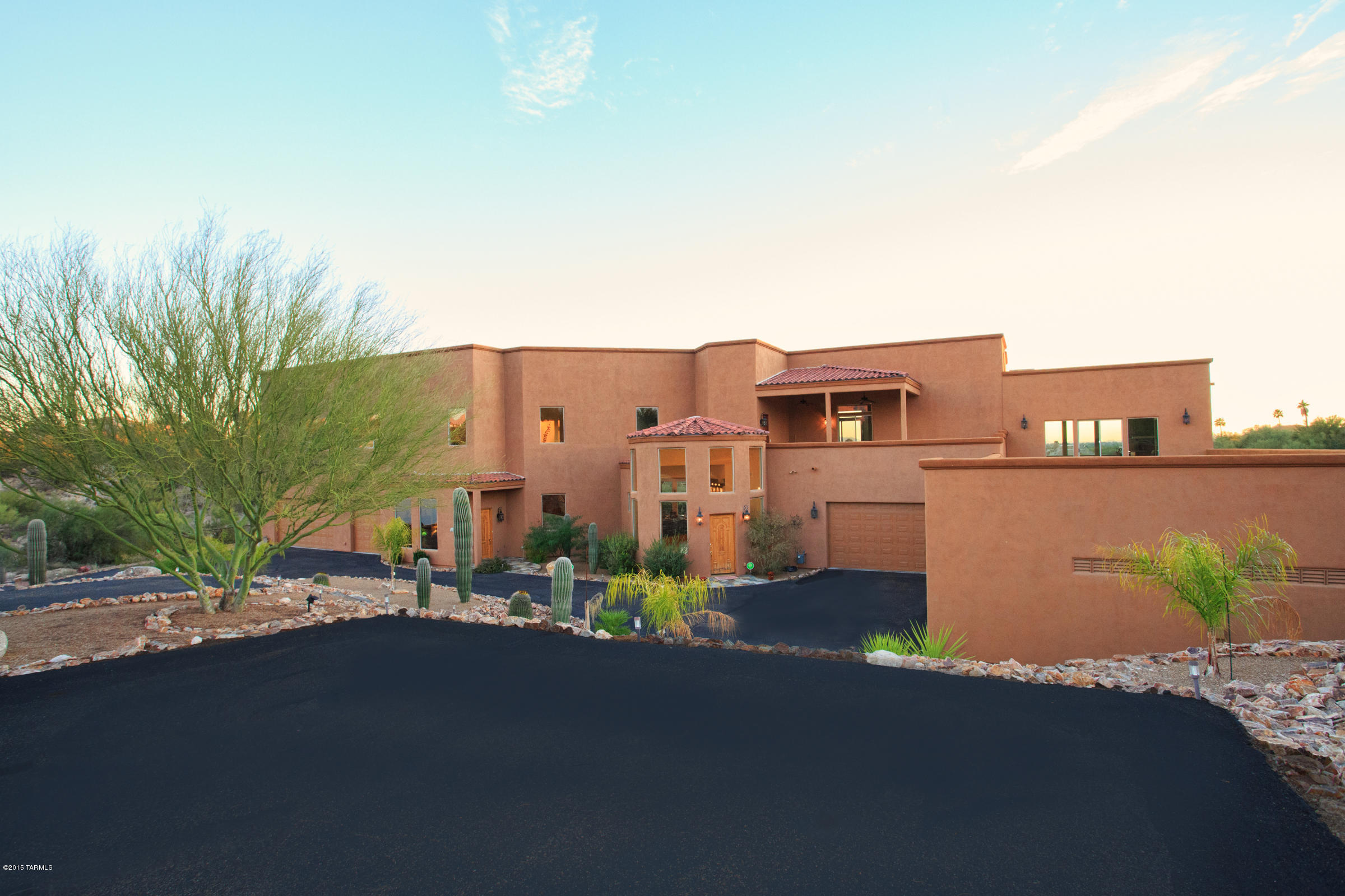 3900 N Camino Blanco