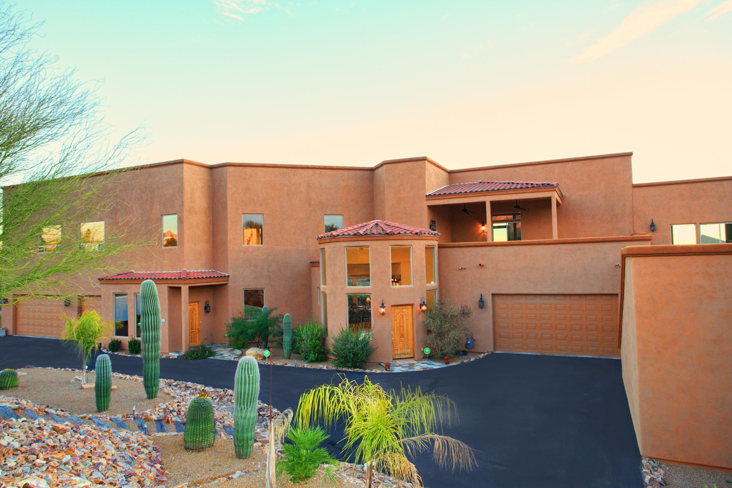 3900 N Camino Blanco