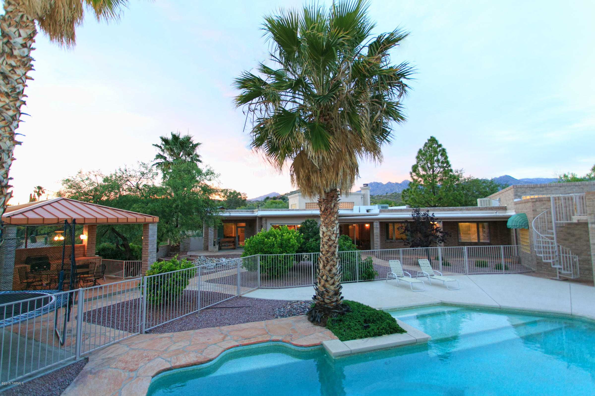 3715 N Pantano Road